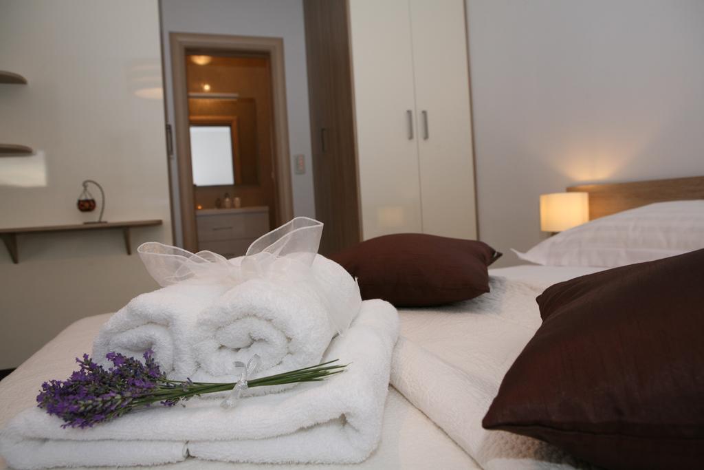 Apartments Sanja Трогир Экстерьер фото
