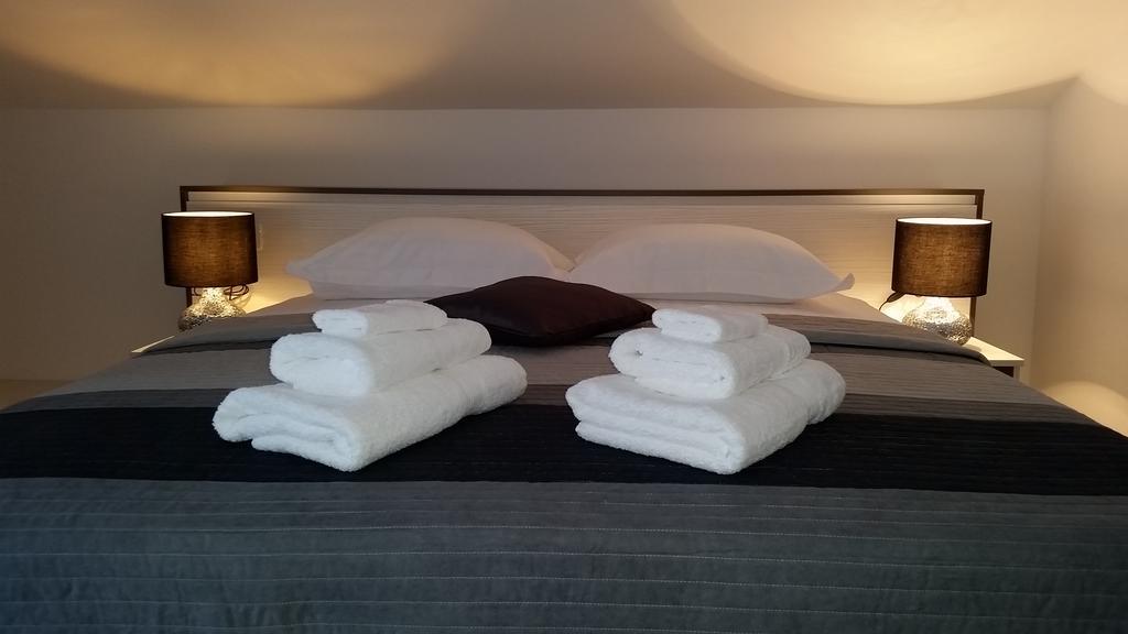Apartments Sanja Трогир Экстерьер фото