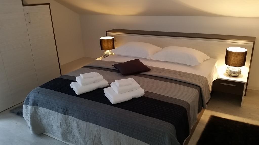 Apartments Sanja Трогир Экстерьер фото