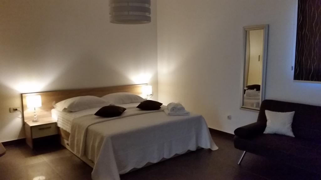Apartments Sanja Трогир Экстерьер фото