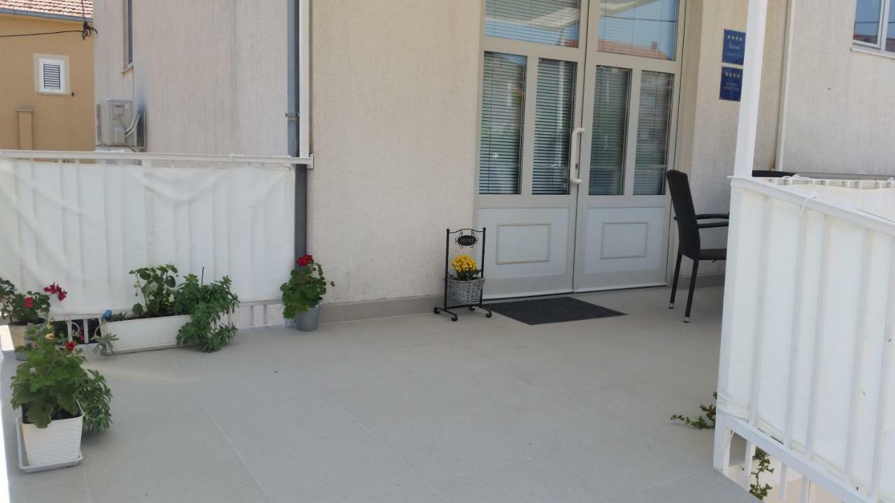 Apartments Sanja Трогир Экстерьер фото